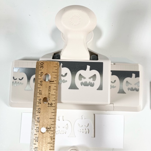 Martha Stewart Crafts Halloween Border Paper Punches Pumpkin Fence Spider Skull - Picture 6 of 16